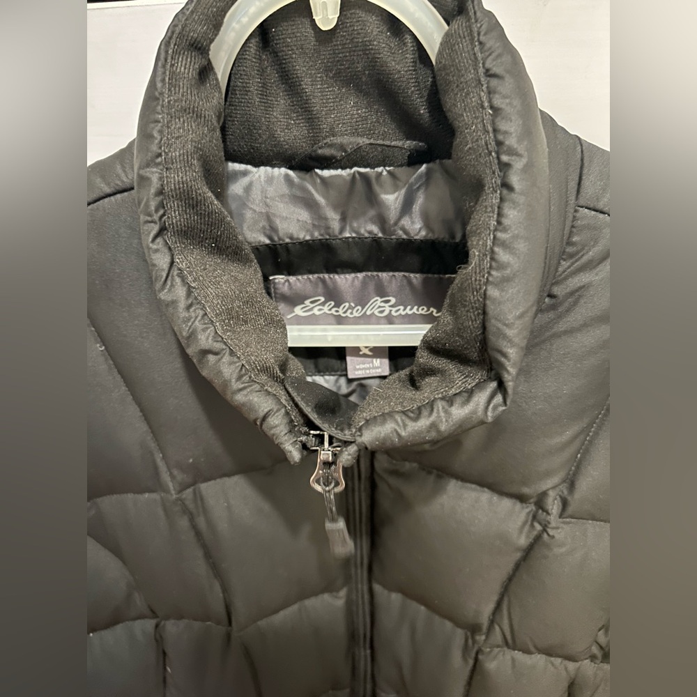 NWT Eddie Bauer women’s medium black classic down puffer vest w/adjustable snaps - Picture 5 of 9